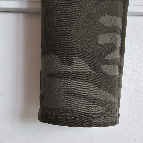 Levi's Camouflage Ankle Skinny Jeans - Picture 8 of 11